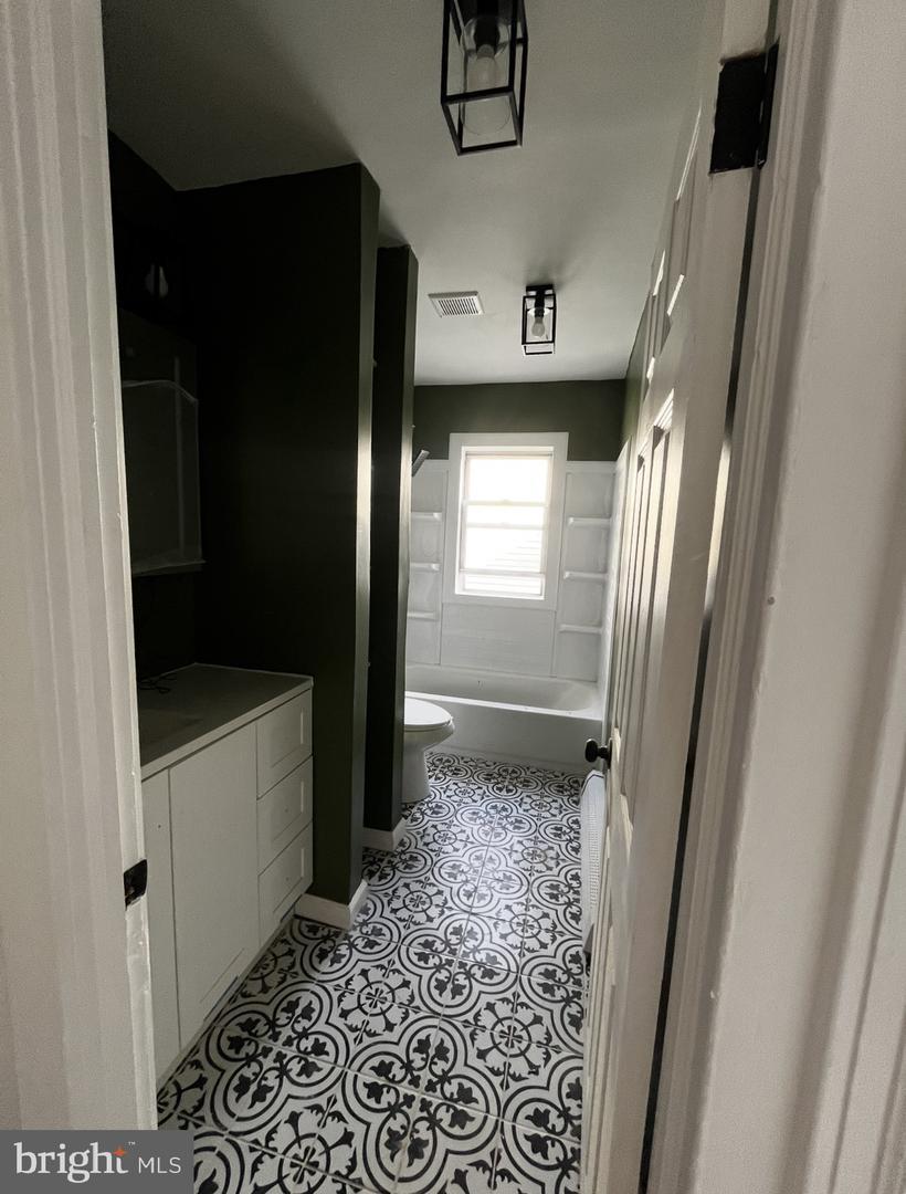 Beautiful Home in the Heart of NJ - Image 2